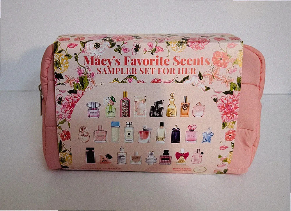Holiday Macys 26-Pc. Favorite Fragrance Sampler Gift Set For Her & Pink Pouch